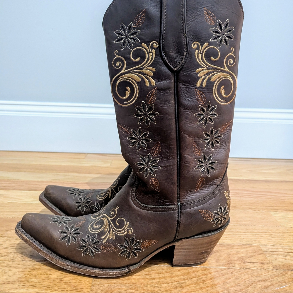 Brown Western Cowboy Boots with Gold Embroidery - Picture 2 of 6